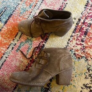 Clarks Artisan Carleta Lyon Ankle Boots Suede Taupe/Lt Brown Neutral Ladies 11